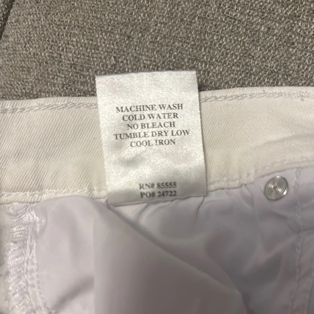 White Distressed DAZE Denim Shorts Size 26/ Small